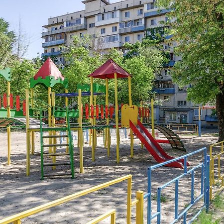 Artal Apartment On Obolonskyi Avenue 16A Kiev Exteriör bild